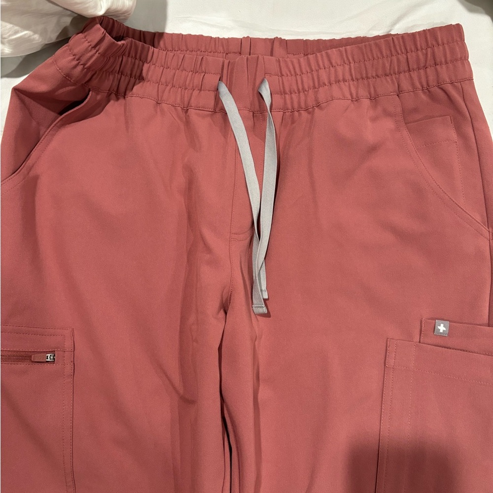 Figs UMAN scrub pant mauve